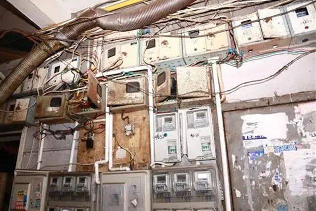 為什么配電箱里不能放雜物<strong></p>
<p>配電箱
</strong>？:配電箱
