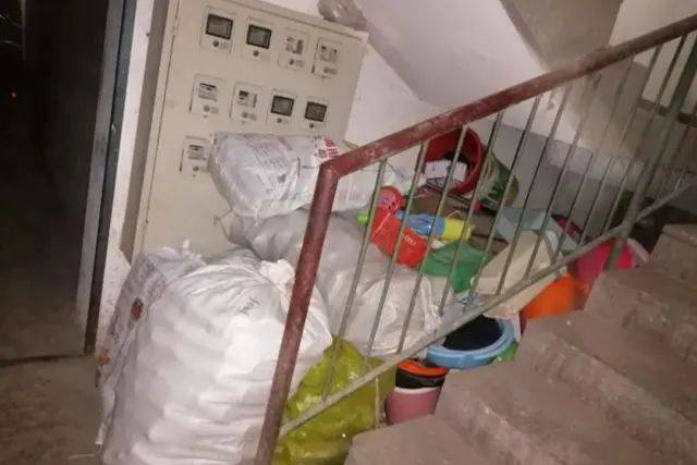 為什么配電箱里不能放雜物<strong></p>
<p>配電箱
</strong>？:配電箱
