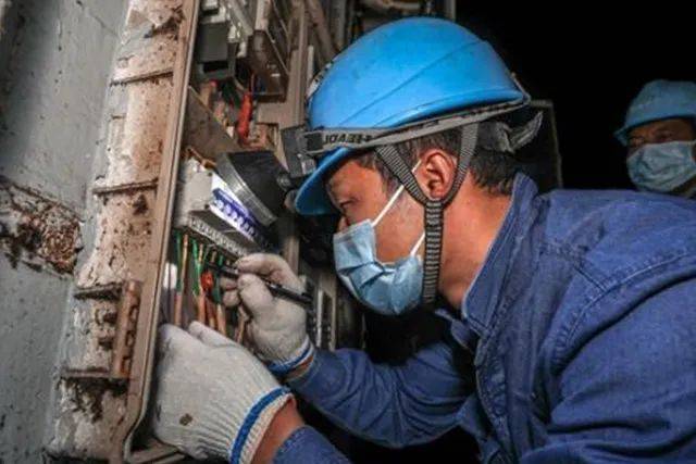 為什么配電箱里不能放雜物<strong></p>
<p>配電箱
</strong>？:配電箱
